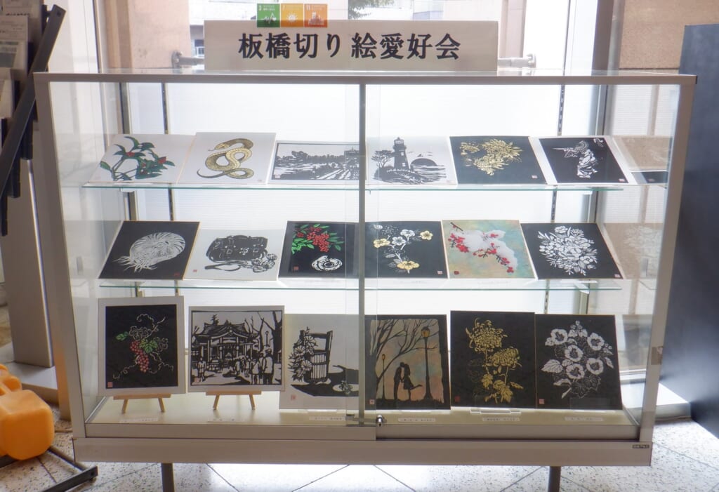 【1階ショーケース展示】登録環境団体「板橋切り絵愛好会」