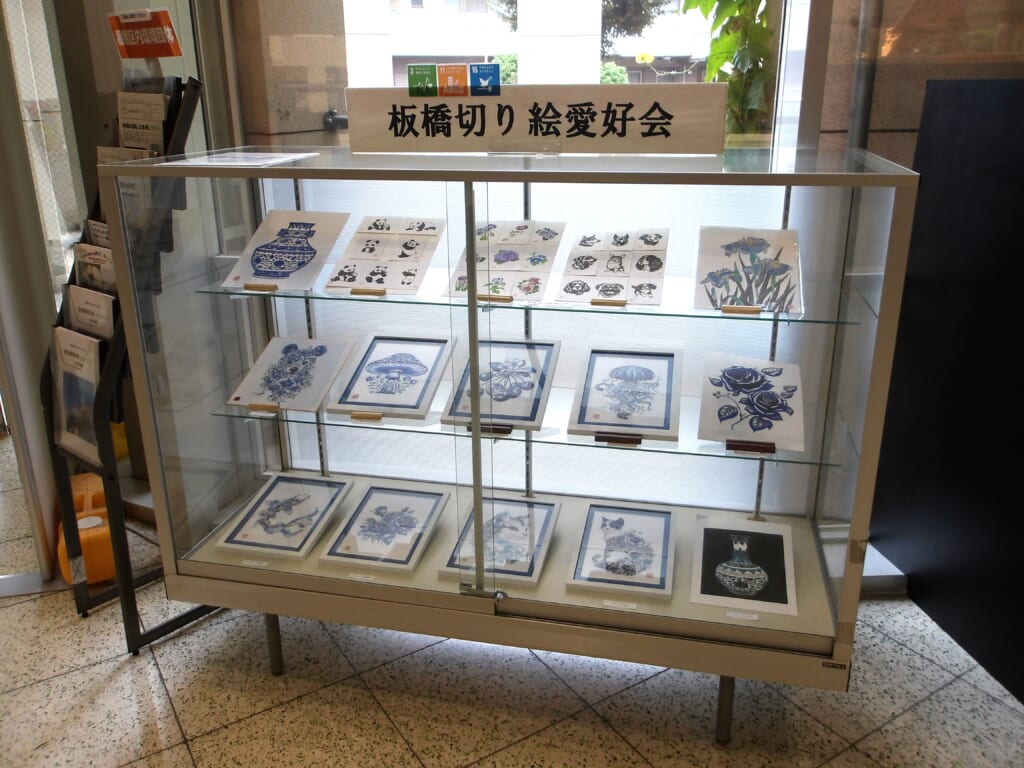 【1階ガラスショーケース展示】登録環境団体「板橋切り絵愛好会」